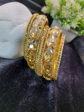 Teardrop Golden Stone Kada