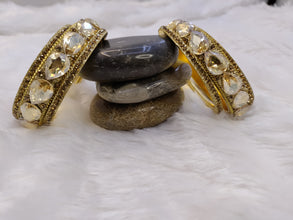 Teardrop Golden Stone Kada