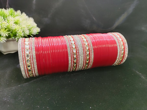 Minimalist Red Chuda with Kundan Kadas