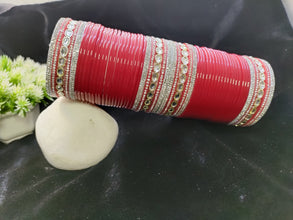Minimalist Red Chuda with Kundan Kadas