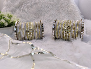 White Traditional Mirror Set